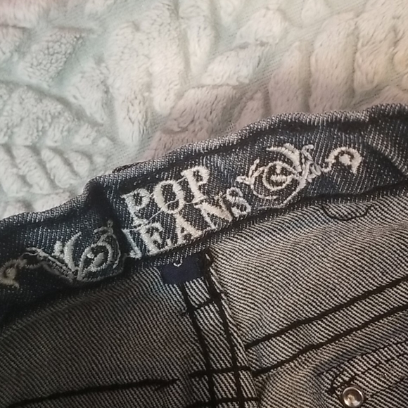 Shorts - Picture 2 of 3